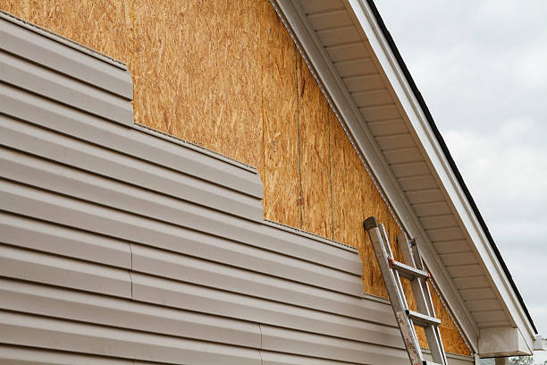 Professional Emergency Siding Repair technician working in Crystal River, FL